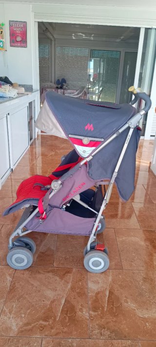 Silla de paseo Maclaren roja y gris