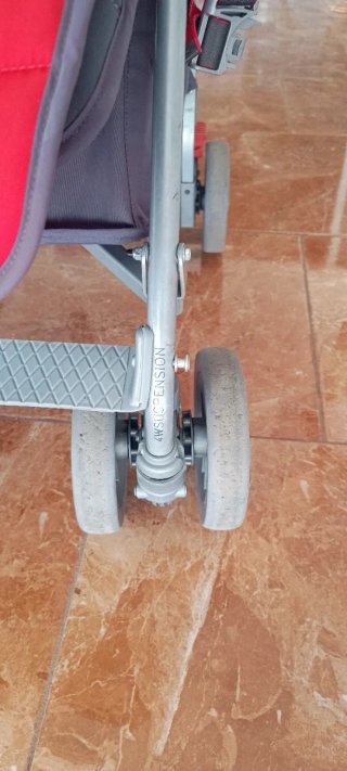 Silla de paseo Maclaren roja y gris
