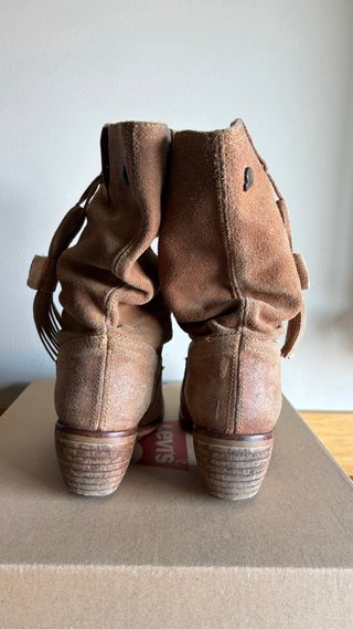 Botines de ante marrón con tacón