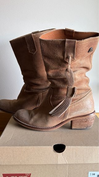 Botines de ante marrón con tacón