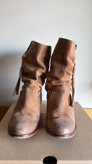 Botines de ante marrón con tacón