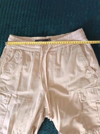 Pantalones cargo beige
