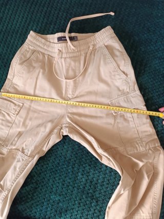 Pantalones cargo beige