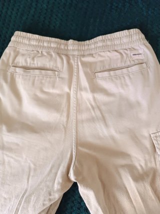 Pantalones cargo beige