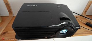 Vendo proyector optoma,poco uso,regalo pantalla.
