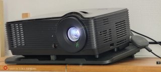 Vendo proyector optoma,poco uso,regalo pantalla.