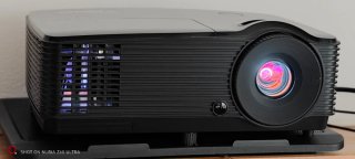 Vendo proyector optoma,poco uso,regalo pantalla.