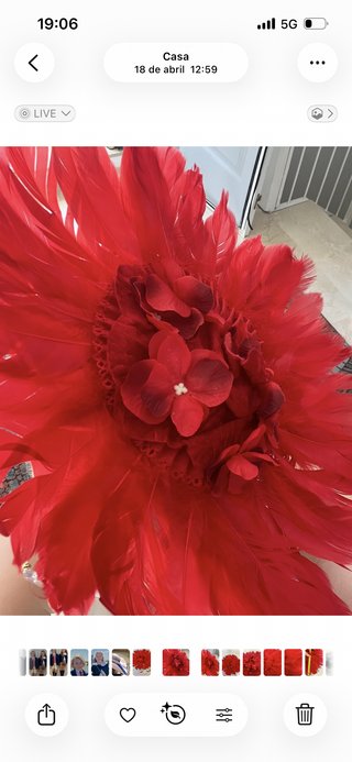 Tocado de plumas rojo boda invitada con flores 34c