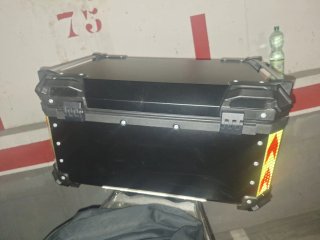 Baúl Moto 65L Negro