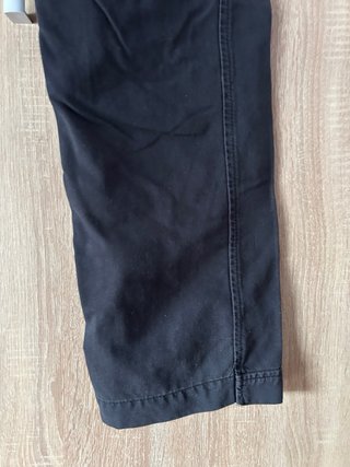 Pantalón cargo gris con bolsillos talla 40
