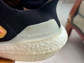 Zapatillas Adidas Ultraboost 22 T.45.1/3