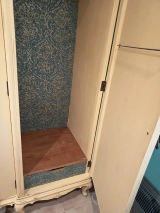 Armario antiguo de madera