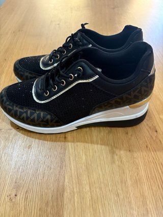 Zapatillas Mujer Negras y Doradas
