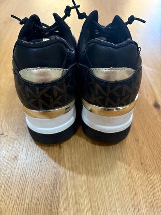 Zapatillas Mujer Negras y Doradas