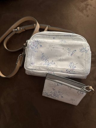 Bolso y monedero Parfois floral blanco