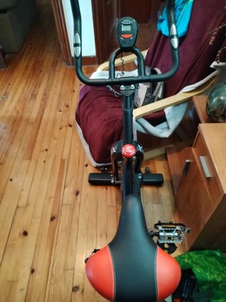 Bicicleta de Spinning Negra y Roja