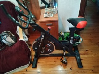 Bicicleta de Spinning Negra y Roja
