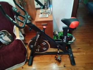 Bicicleta de Spinning Negra y Roja