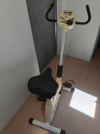 Bicicleta Estática Cups Fitness