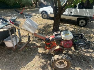 Motocultor con remolque