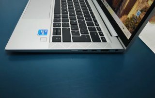 HP Elitebook 830 G8.