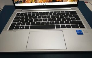 HP Elitebook 830 G8.