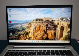 HP Elitebook 830 G8.