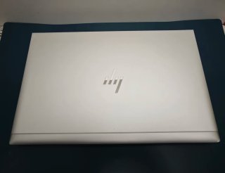HP Elitebook 830 G8.