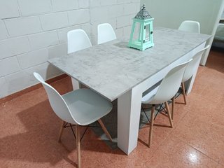 Mesa extensible con 6 sillas