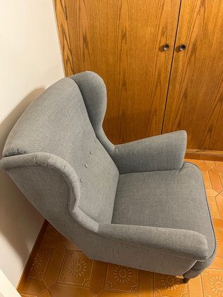 Butaca orejera Ikea Strandmon gris