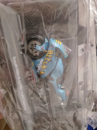 Maqueta Suzuki GSV-R (2009) - Loris Capirossi