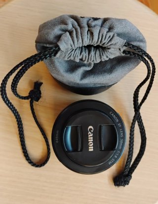 Canon EF 50mm f/1.8 STM + Funda