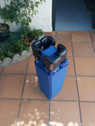 Cuna de viaje azul con colchón