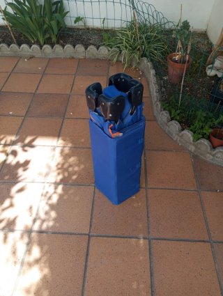 Cuna de viaje azul con colchón