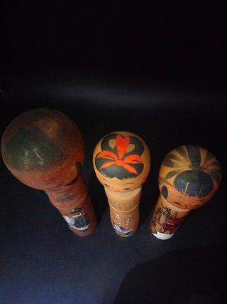 3 KOKESHI. LEGNO. GIAPPONE-28-24cm. FIRMATO-1926-1989