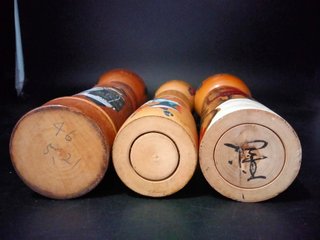 3 KOKESHI. LEGNO. GIAPPONE-28-24cm. FIRMATO-1926-1989