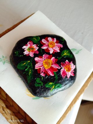 Piedras decorativas pintadas a mano