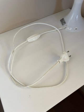 Lámpara de mesa blanca