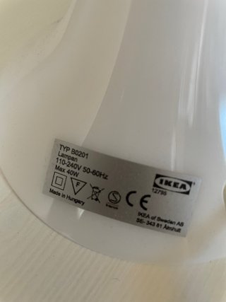 Lámpara de mesa blanca