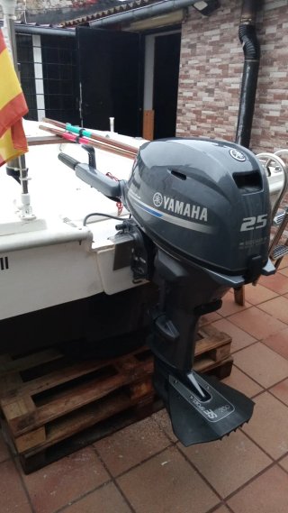 Barco a motor Yamaha 25 CV