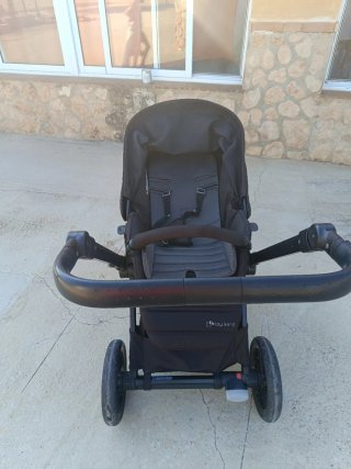 Carrito de bebé negro