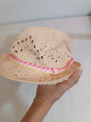 Sombrero infantil de verano beige