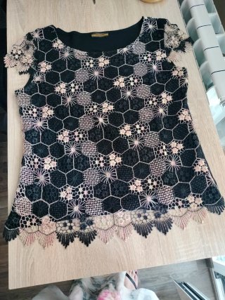 Camiseta Chanel Talla M Encaje Negro Rosa