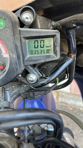 Yamaha TZR Moto Deportiva Azul y Blanca