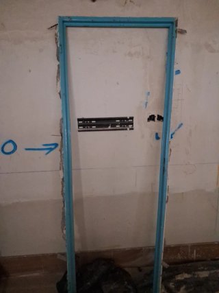 Puerta de hierro con cerradura