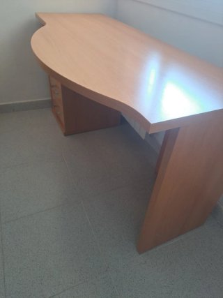 Scrivania con 4 cassetti da 1,50, ritiro in persona