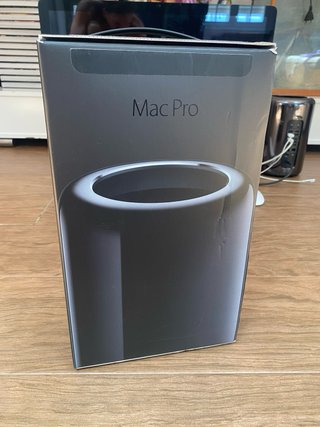 Mac Pro 2013 + Monitor Thunderbolt 27 + Tastiera