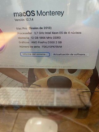 Mac Pro 2013 + Monitor Thunderbolt 27 + Tastiera