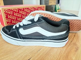 Zapatillas Vans Negras y Blancas