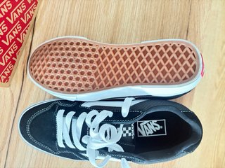 Zapatillas Vans Negras y Blancas